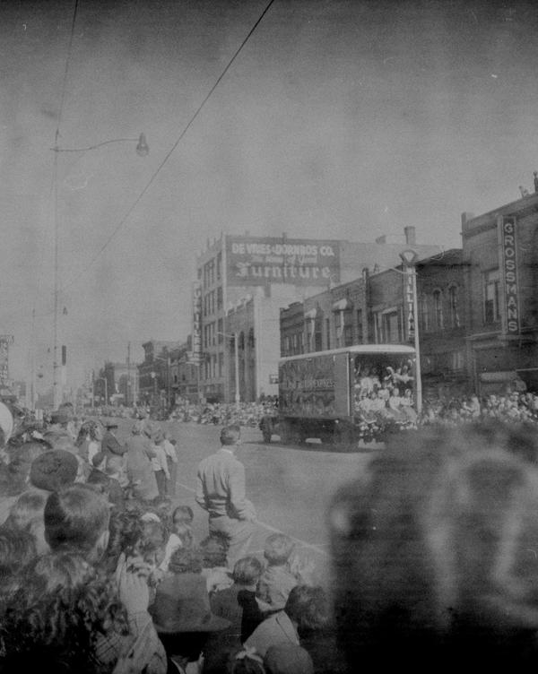 album Kodak Verichrome (type 127) February 1946 - I